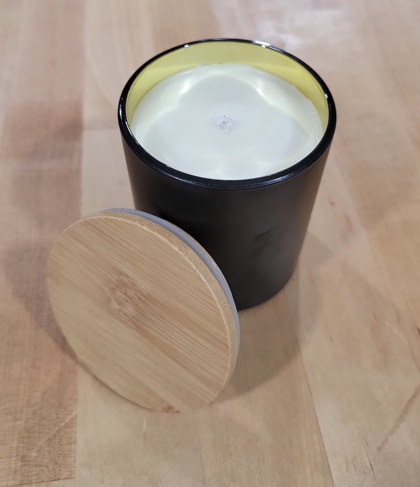 8 oz. Black with Bamboo Lid